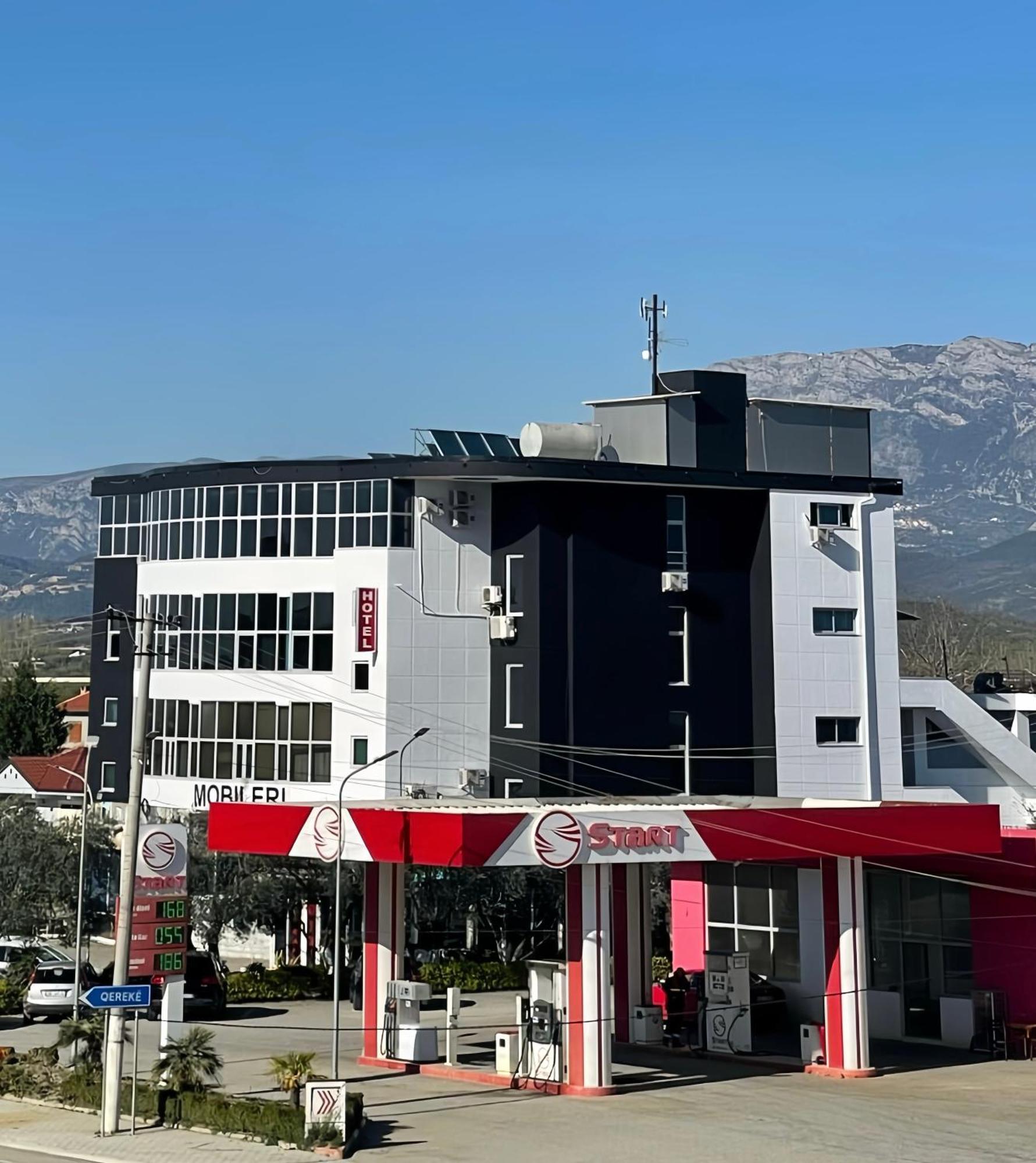 Grand Hotel Gjyshi Qerek Bagian luar foto