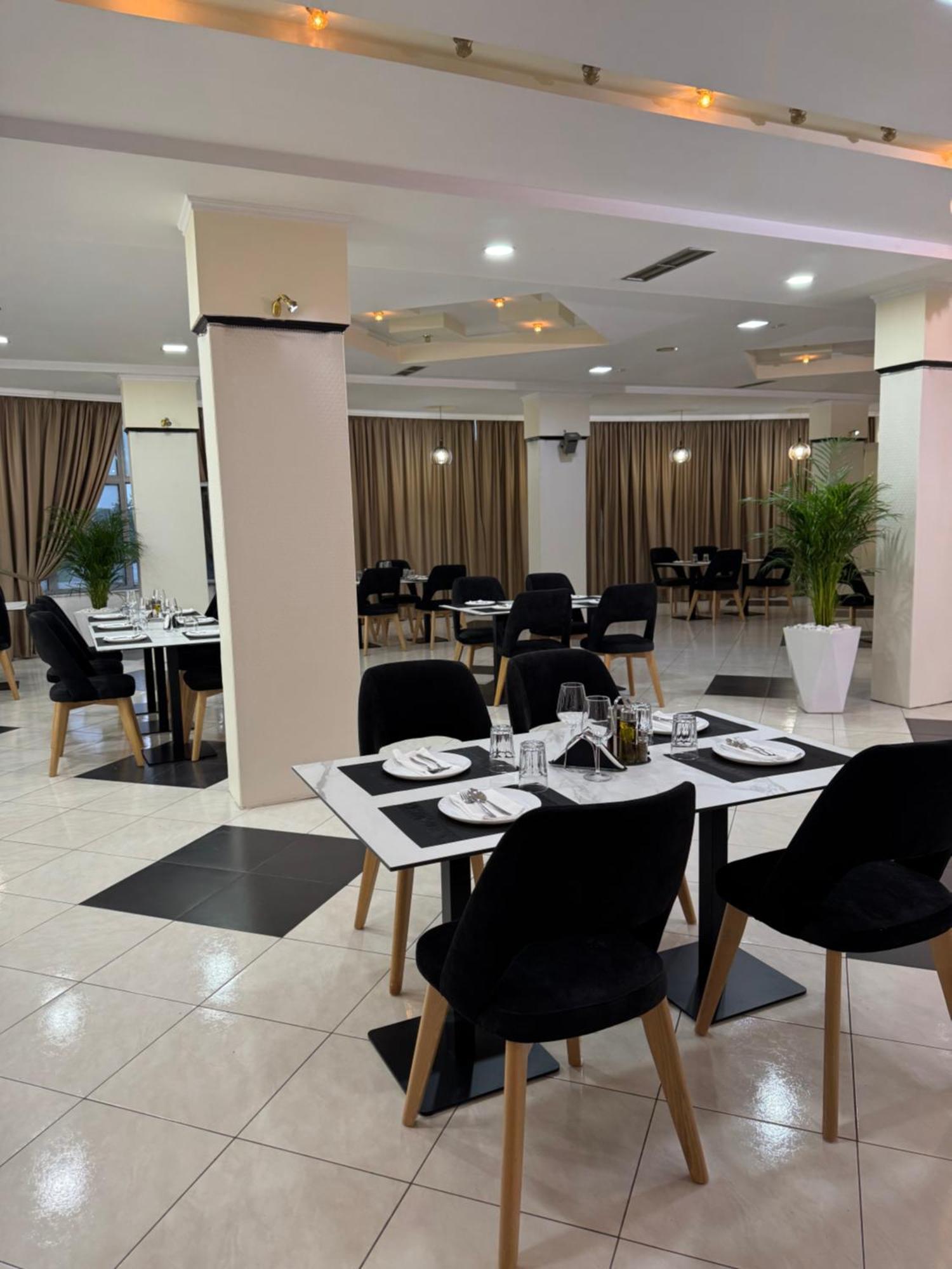 Grand Hotel Gjyshi Qerek Bagian luar foto