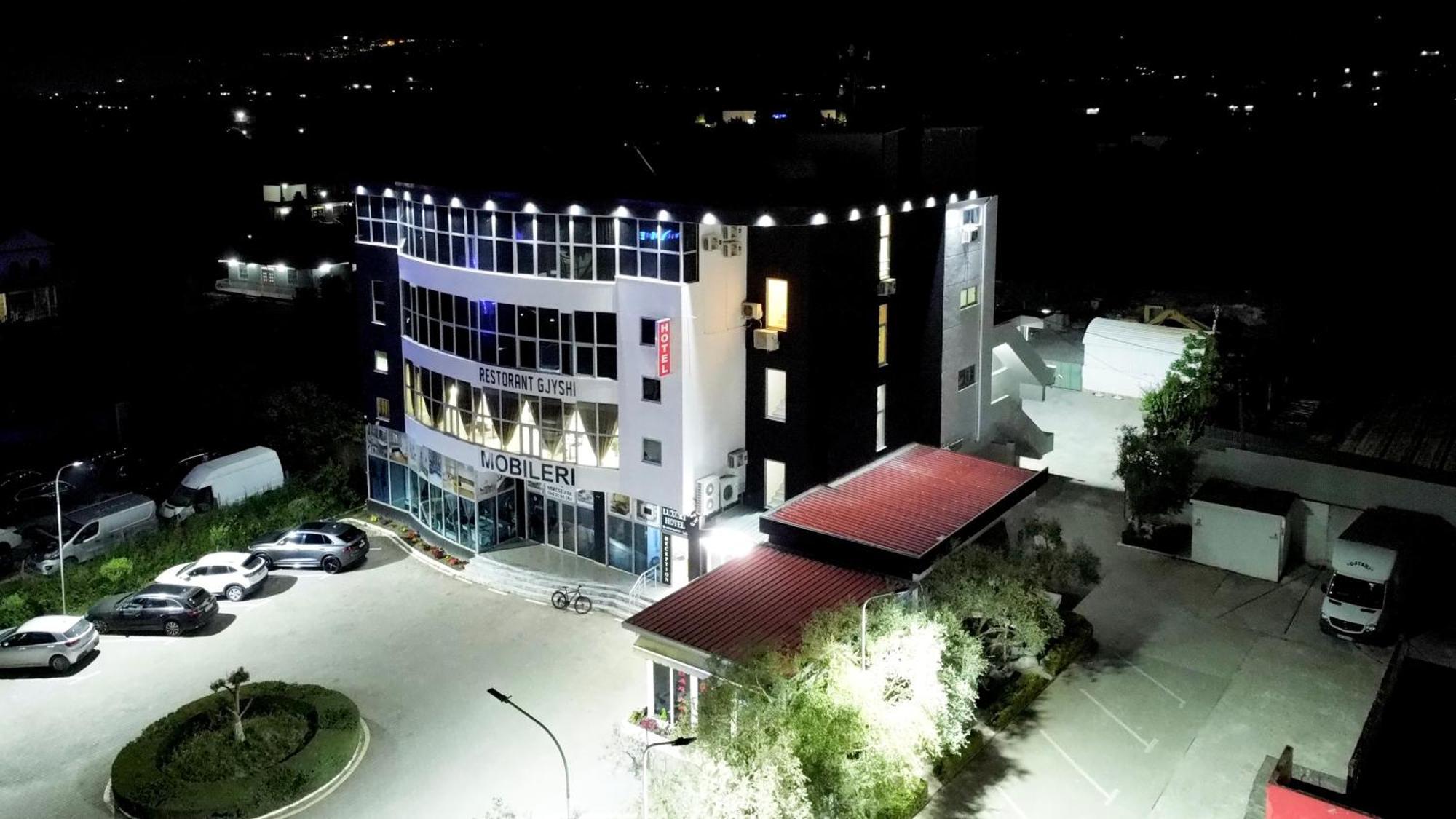 Grand Hotel Gjyshi Qerek Bagian luar foto