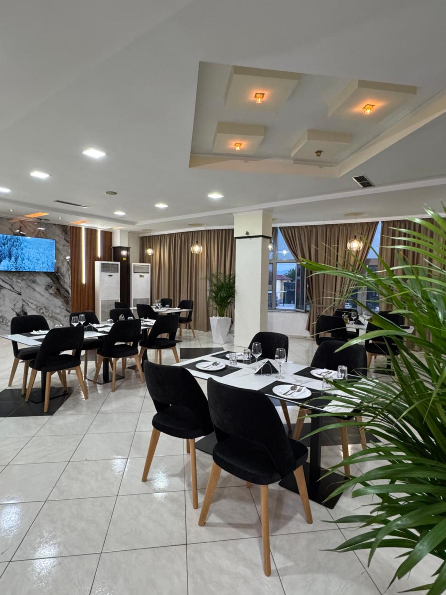 Grand Hotel Gjyshi Qerek Bagian luar foto